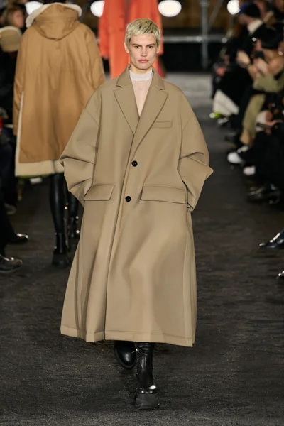 Look 30